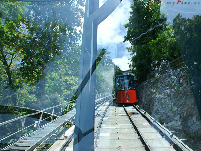 Mit der Schlossbergbahn auf den Schlossberg im Fotoalbum Grazer Schloßberg Fotos