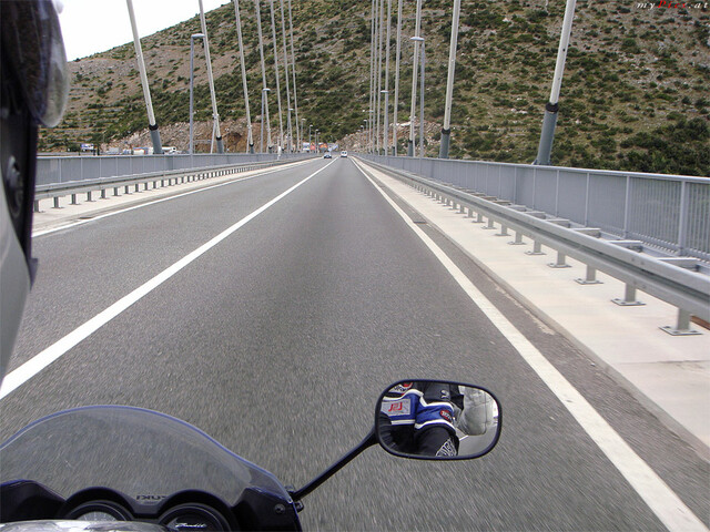 Bandit auf der Tudjman Brücke im Fotoalbum Kroatien Motorradtour