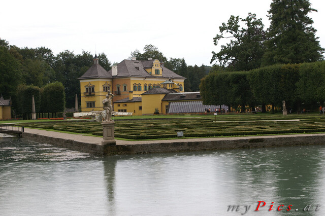 Schloss Hellbrunn mit Parkanlage im Fotoalbum Schloss Hellbrunn