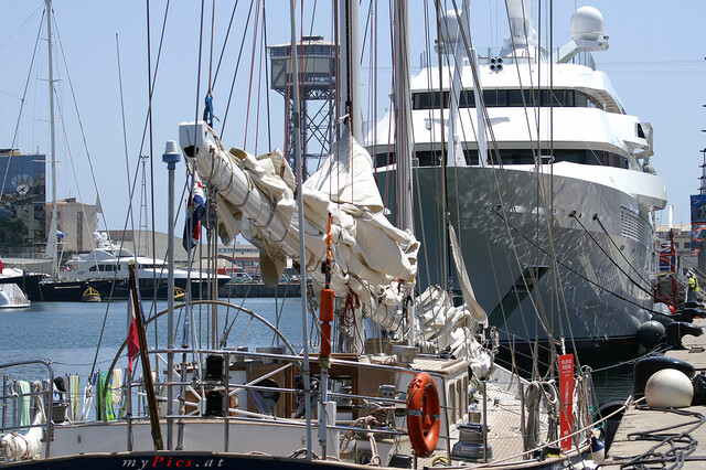 Segelschiff und Motoryacht im Fotoalbum Port Vell