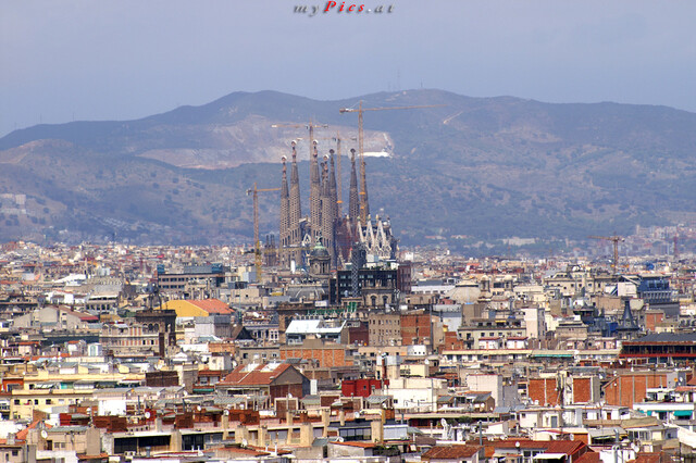 Sagrada Familia aus der Ferne im Fotoalbum Antoni Gaudi