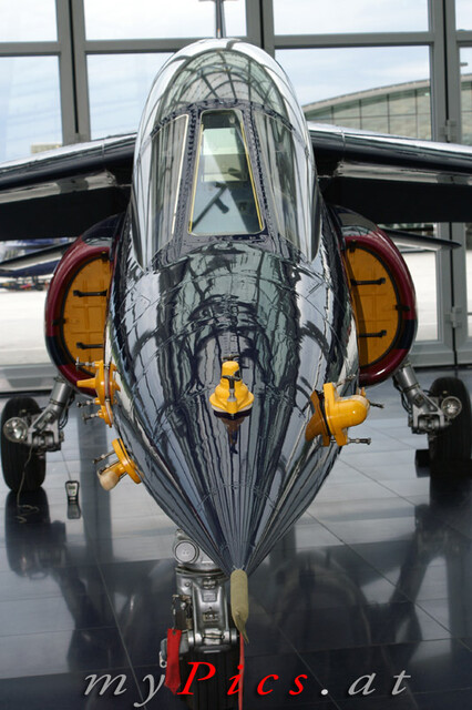 Alpha Jet Hochformat im Fotoalbum Hangar 7