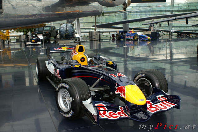 Formel 1 Auto im Fotoalbum Hangar 7