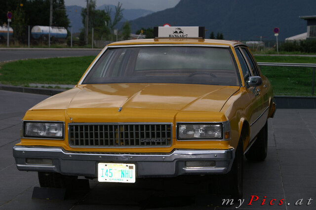 Yellow Cab beim Hangar 7 im Fotoalbum Hangar 7