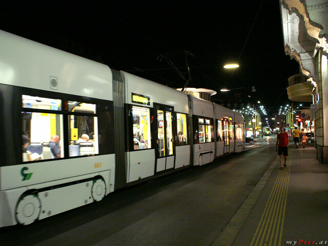 Tram in der Nacht im Fotoalbum Graz Fotos
