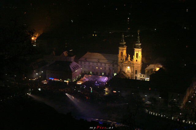 Party am Mariahilferplatz im Fotoalbum Silvester in Graz