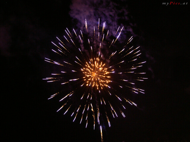 Buntes Feuerwerk im Fotoalbum Silvester in Graz