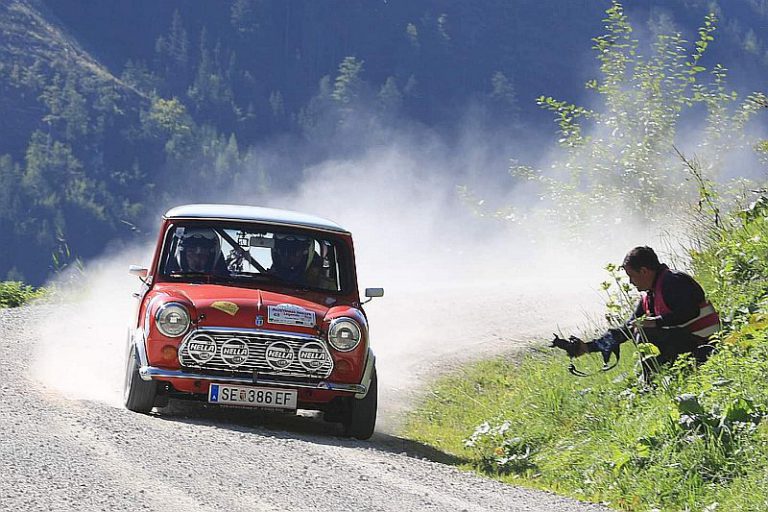 Oldtimer-Rallye lockt Auto-Fans aus sieben Ländern